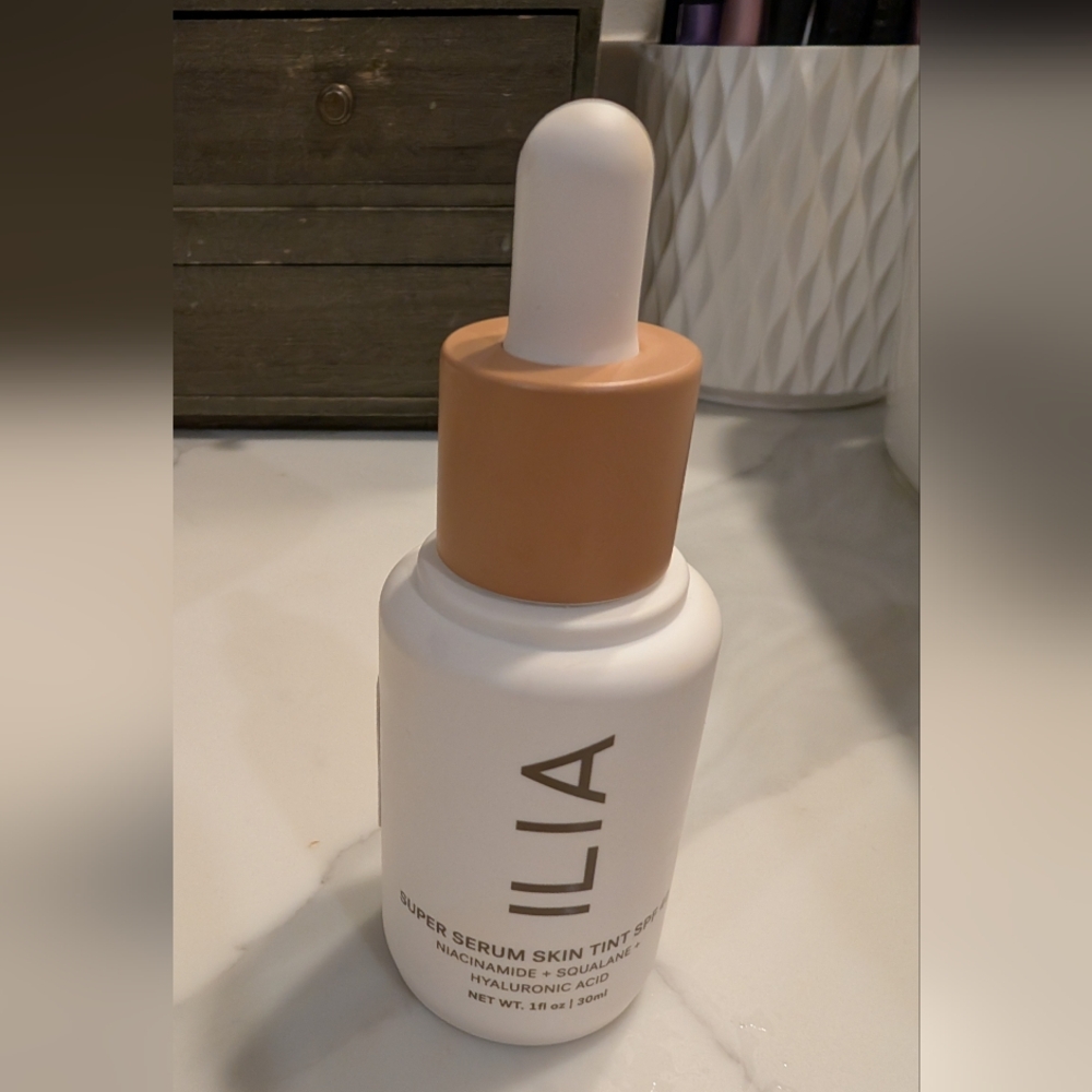 Super Serum Skin Tint SPF 40 - Fragrance-Free Foundation. Shade 9 Paloma